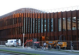 Un vallado impide el paso a peatones en las inmediaciones del GOe.