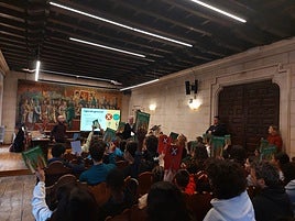 Los jóvenes disfrutaron de un bonito encuentro en el Ayuntamiento.