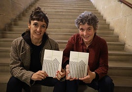 Uxue Alberdi eta Begoña Durrutyren ilustratzailea, agerraldian.