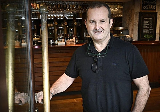 Javier, toda una vida en hostelería. ¿Futuro? Un bar atendido por robots. Y otro, muy clásico.