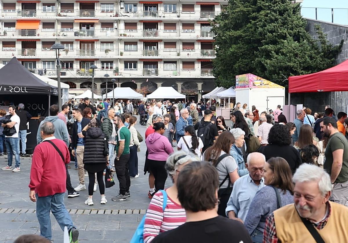 Exitosa feria 'Andoaingo euskara, bihotzetik kalera!'