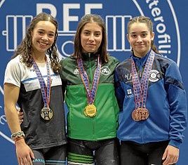 Malen Monasterio junto a Lucía González y María Olalla, podio del Campeonato de España Júnior.
