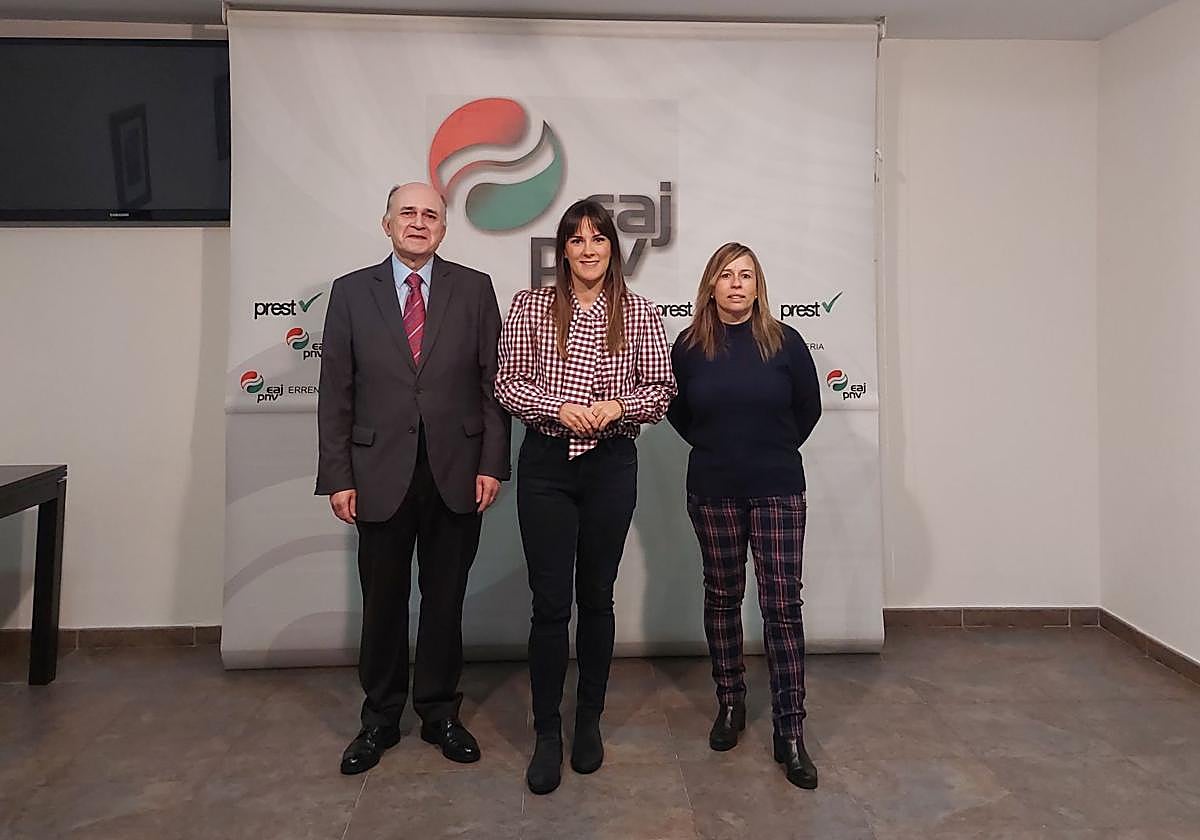 Los concejales jeltzales, Luis María Oyarbide, Elixabete Murua y Jaione Franco