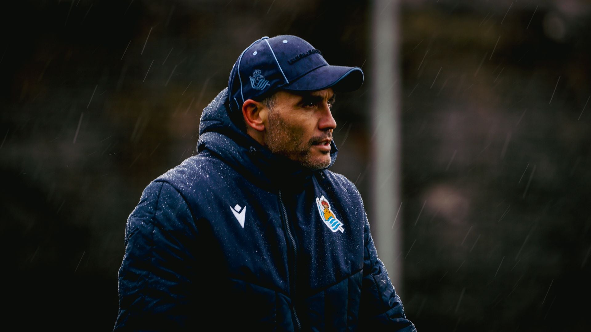 Reagrupamiento bajo el frío y la lluvia en Zubieta