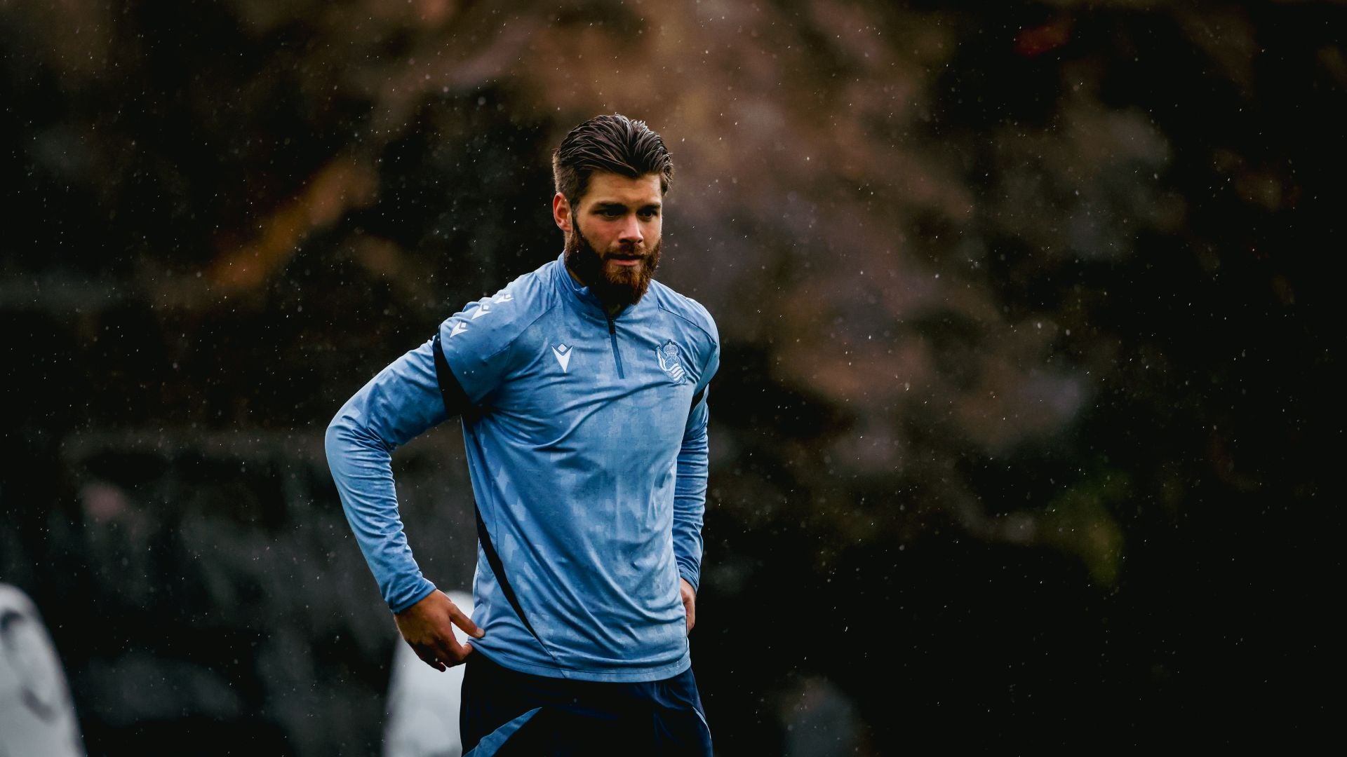 Reagrupamiento bajo el frío y la lluvia en Zubieta