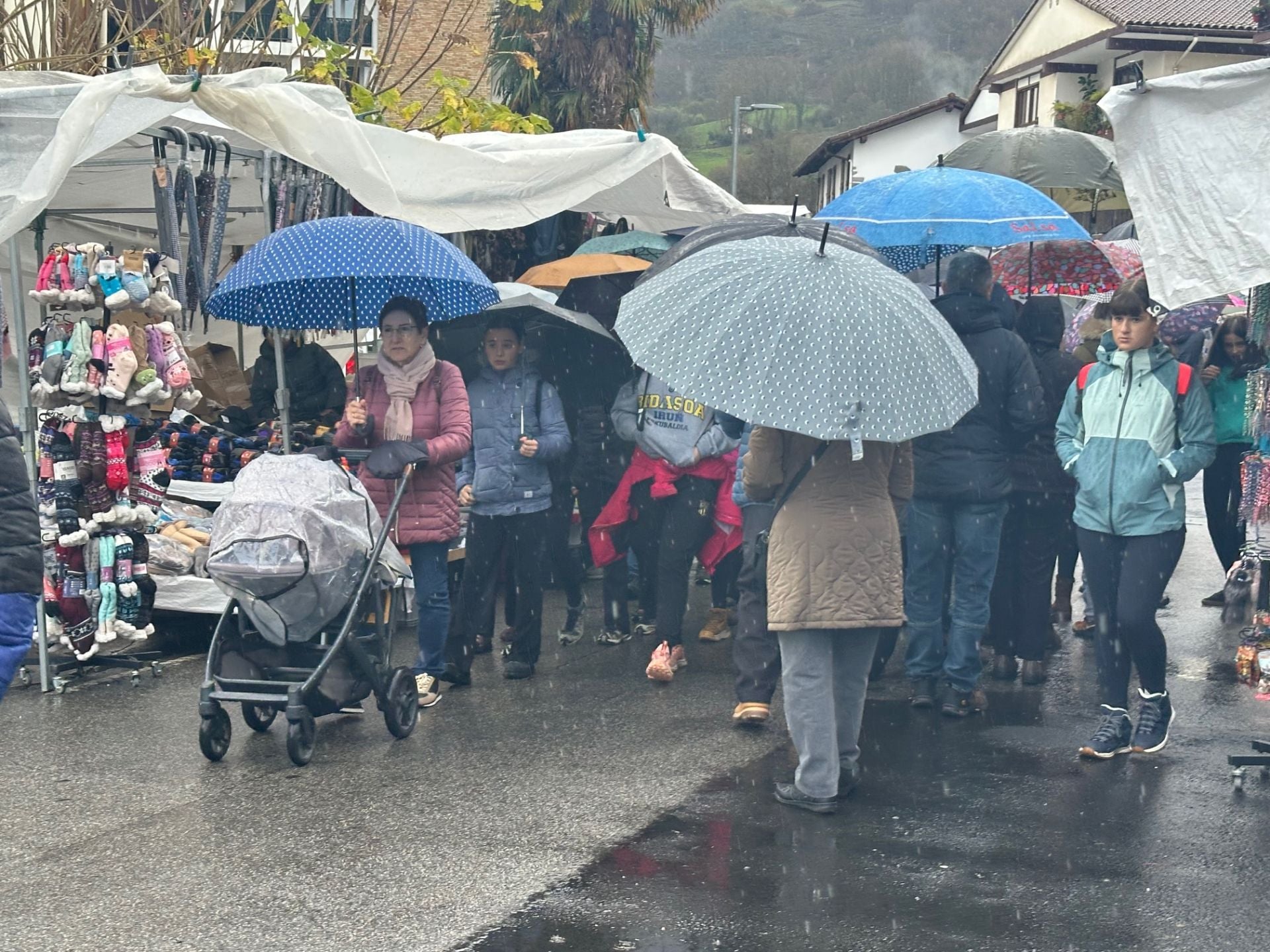 Ferias lluviosas y sin ganado