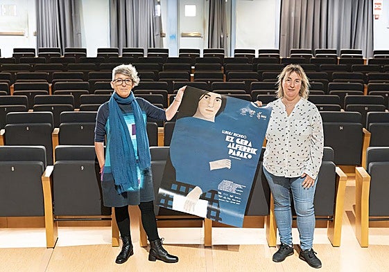La directora Inge Mendioroz y la concejal de Cultura Ainara Elicechea en la presentación.