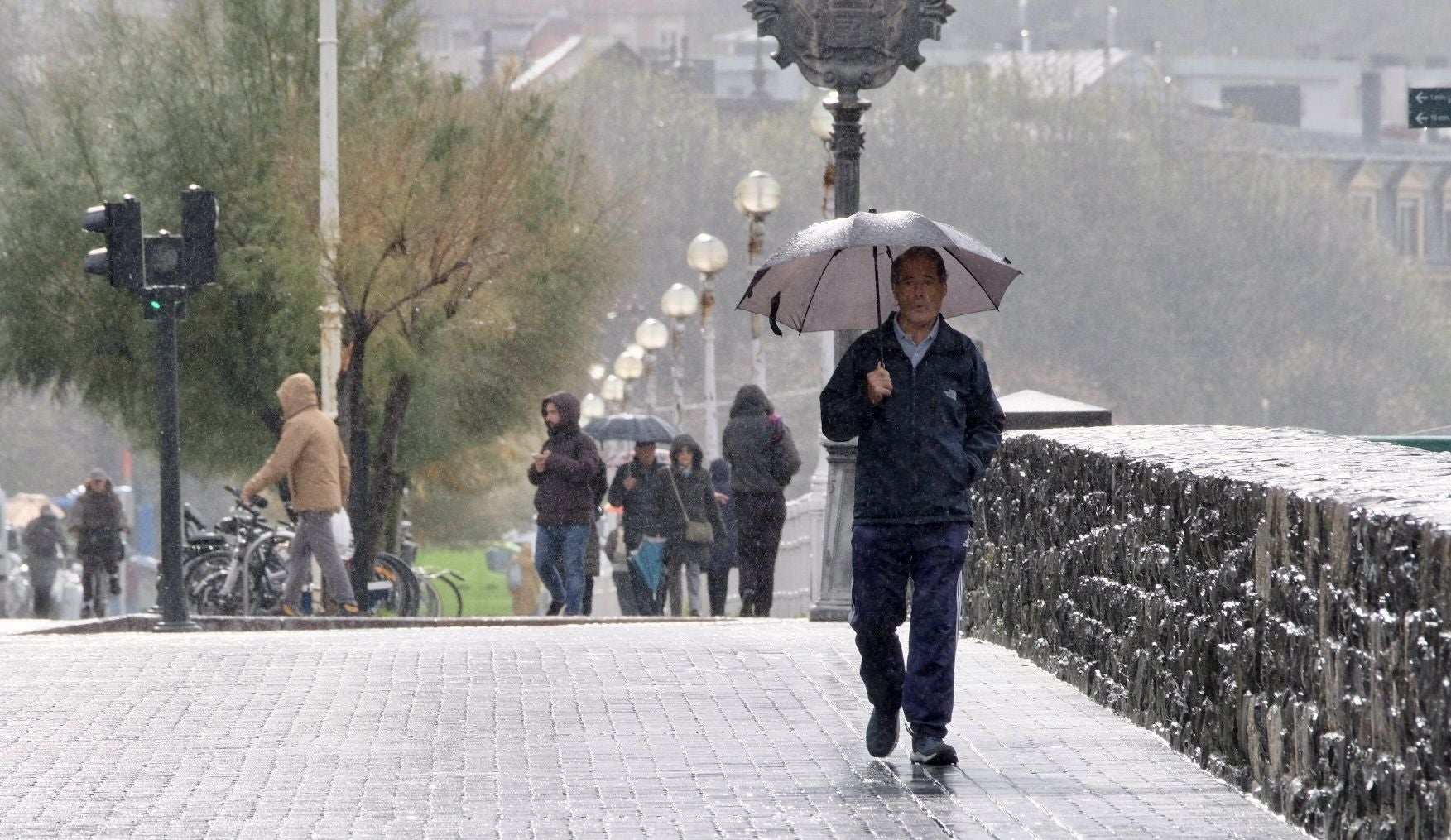 La nieve se suma a los chubascos por la masa de aire ártico en Gipuzkoa