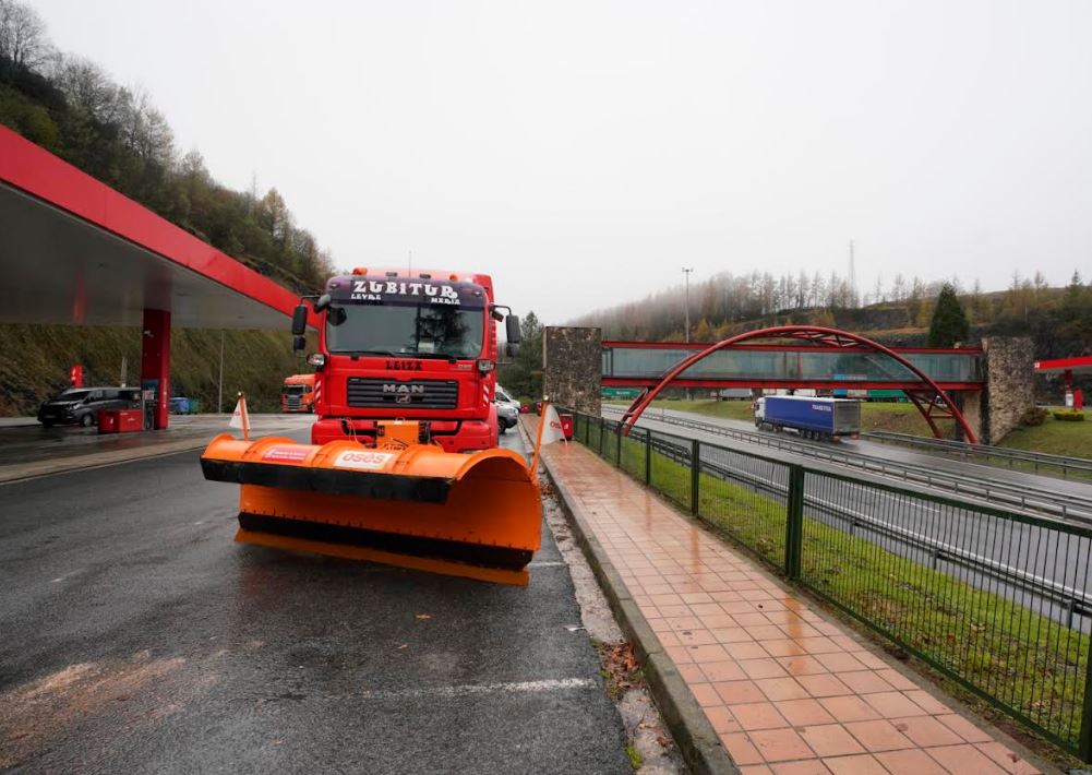 La nieve se suma a los chubascos por la masa de aire ártico en Gipuzkoa