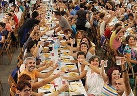 Comida solidaria, organizada por Egoaizia, organizada hace unos años para recaudar fondos.