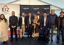 Imagen de los protagonistas de la presentación realizada ayer en Idiazabal.