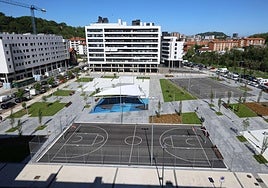 El futuro centro de salud de Txomin Enea se erigirá sobre la cancha de baloncesto de la plaza Arteleku