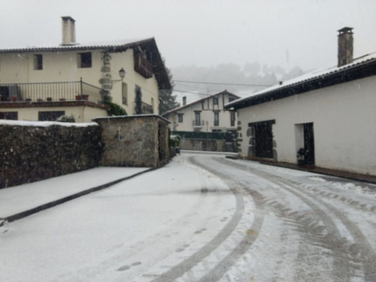 En Bidania-Goiatz la nieve también ha cuajado. 