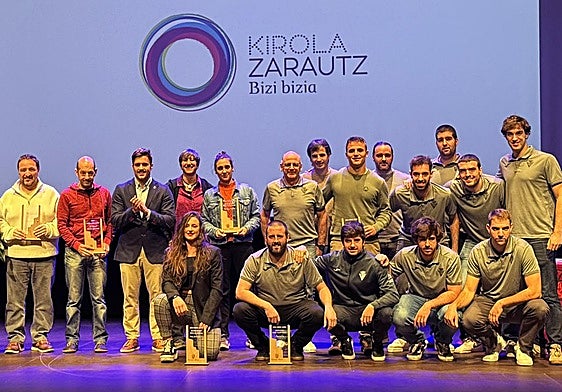 Foto de familia de los galardonados en la Gala del Deporte de 2024.