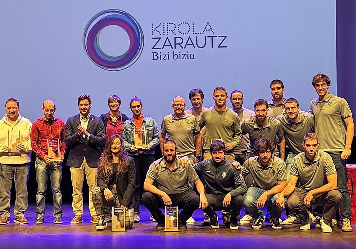 Foto de familia de los galardonados en la Gala del Deporte de 2024.