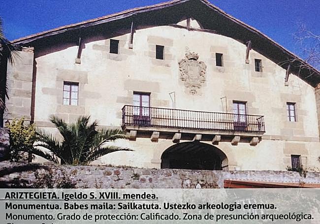 Imagen del caserío Ariztegieta, uno de los edificios que se incluye en la instalación que repasa la historia de los baserris del entorno de Añorga.