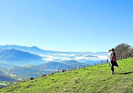 Mientras la bruma mañanera cubría las localidades de Tolosaldea, las cimas que rodean a Uzturre formaban un precioso lienzo.