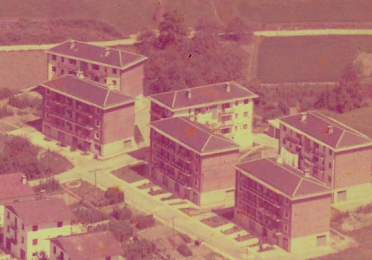 Imagen aérea del barrio Gurutze Berri en la década de los 70.