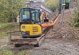 Tramo en el que los operarios han comenzado a trabajar en la sustitución de la tubería de la red de aguas pluviales.