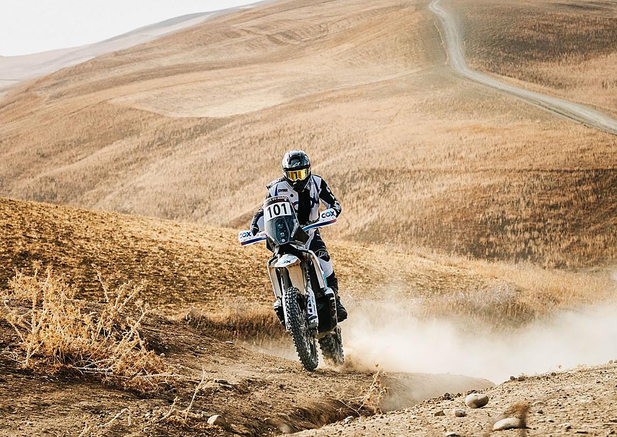 Imagen secundaria 1 - «El Dakar es otra cosa, no vale con ir rápido»