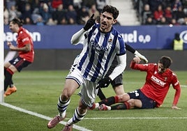 Guedes celebra su gol, el segundo de la Real en el choque ante Osasuna.