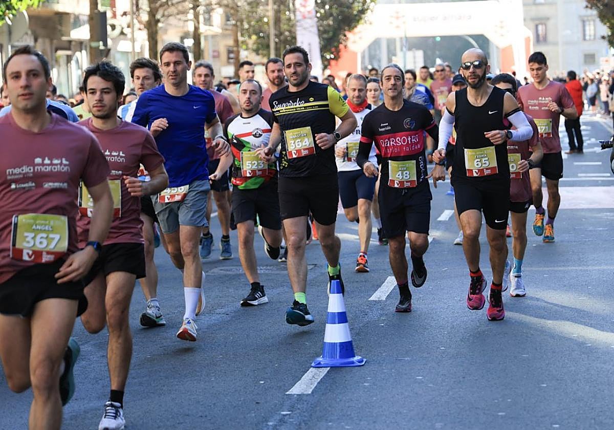 La salida de la doble carrera está ubicada en el paseo Colón y la llegada de ambas, en la plaza Urdanibia.