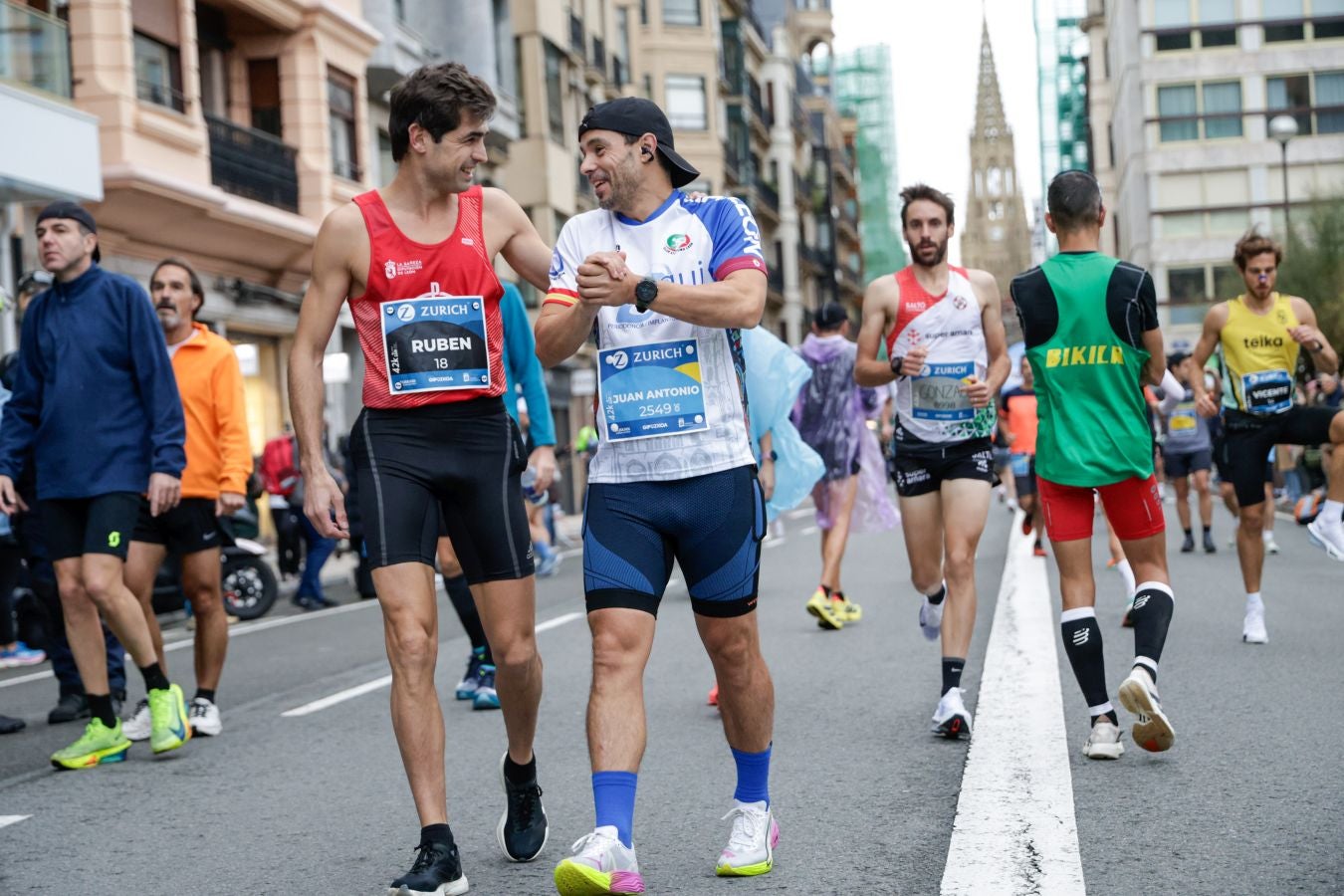 Los 42 kilómetros de la Zurich Maratón, en imágenes