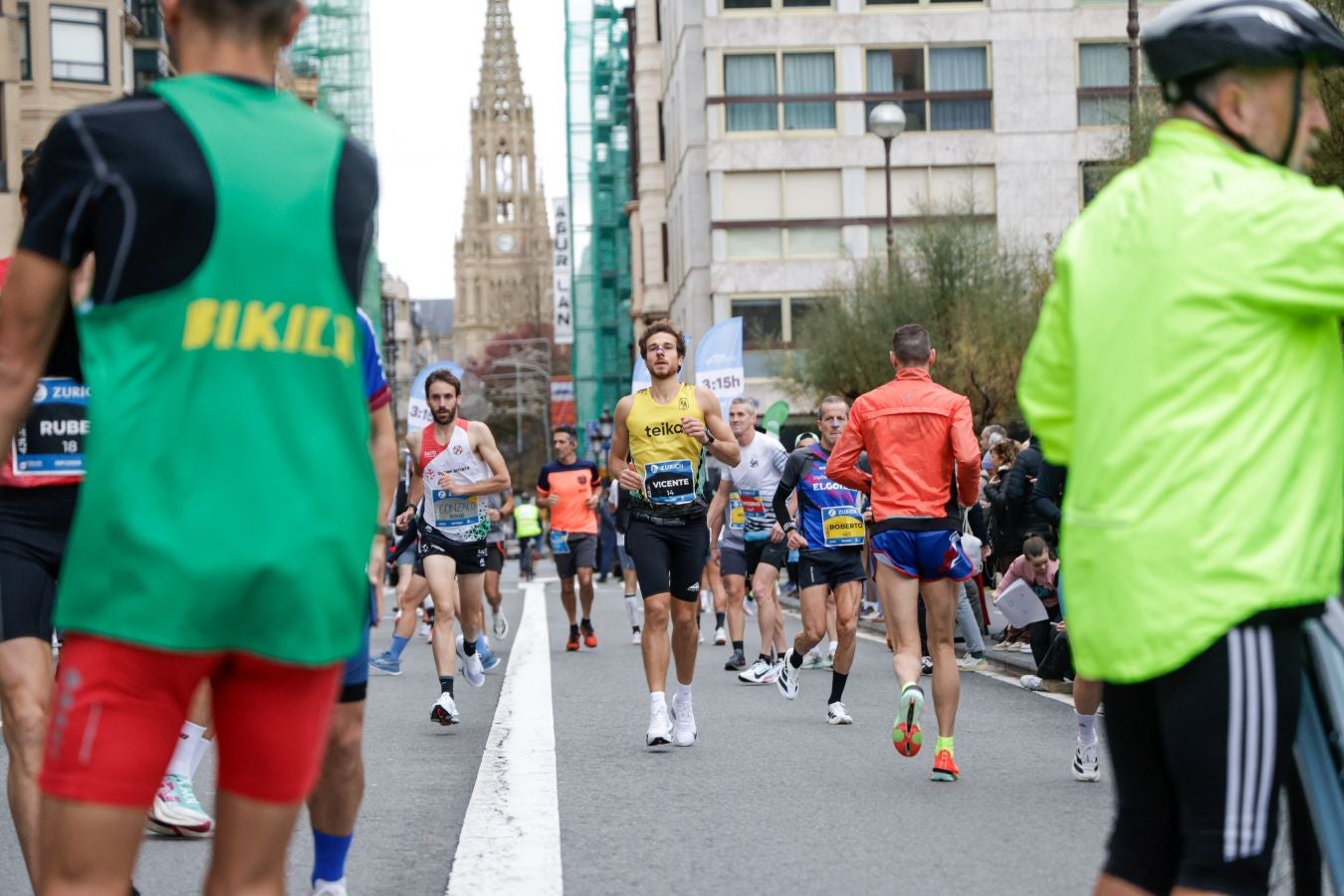 Los 42 kilómetros de la Zurich Maratón, en imágenes