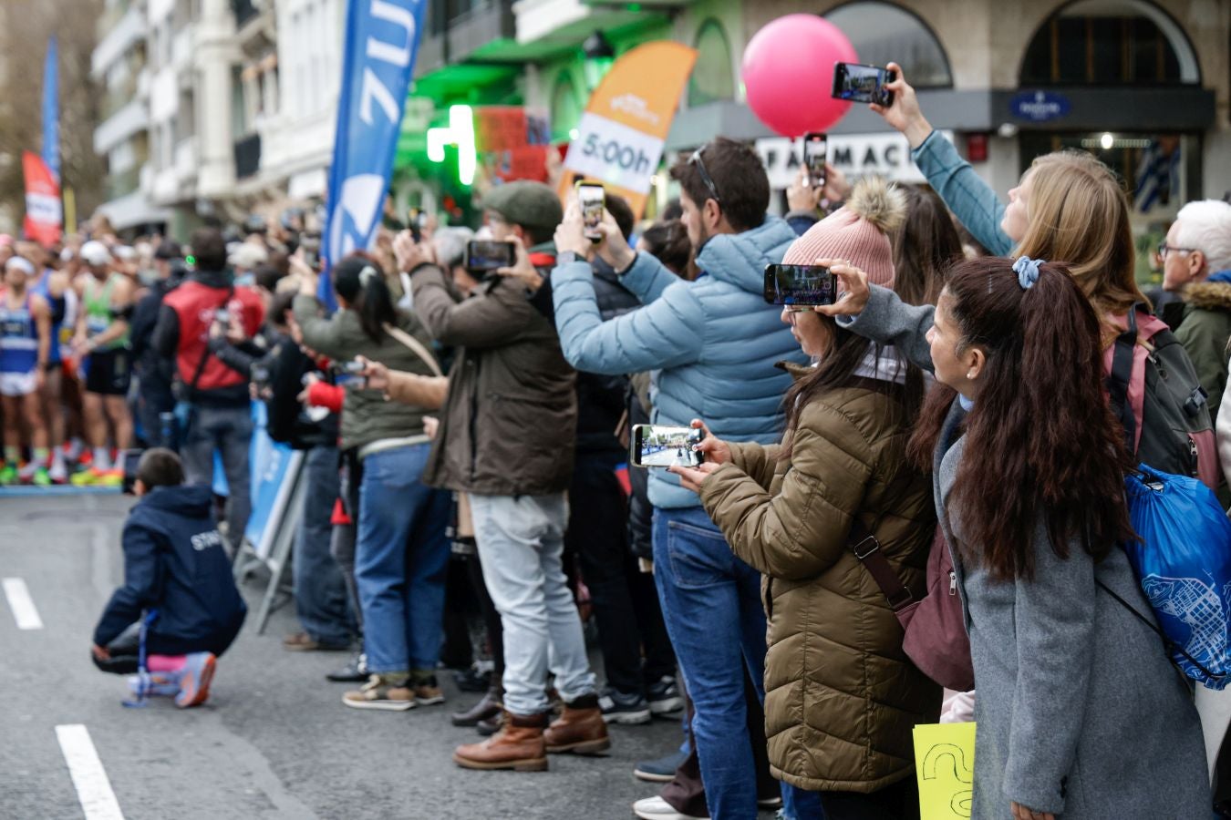 Los 42 kilómetros de la Zurich Maratón, en imágenes