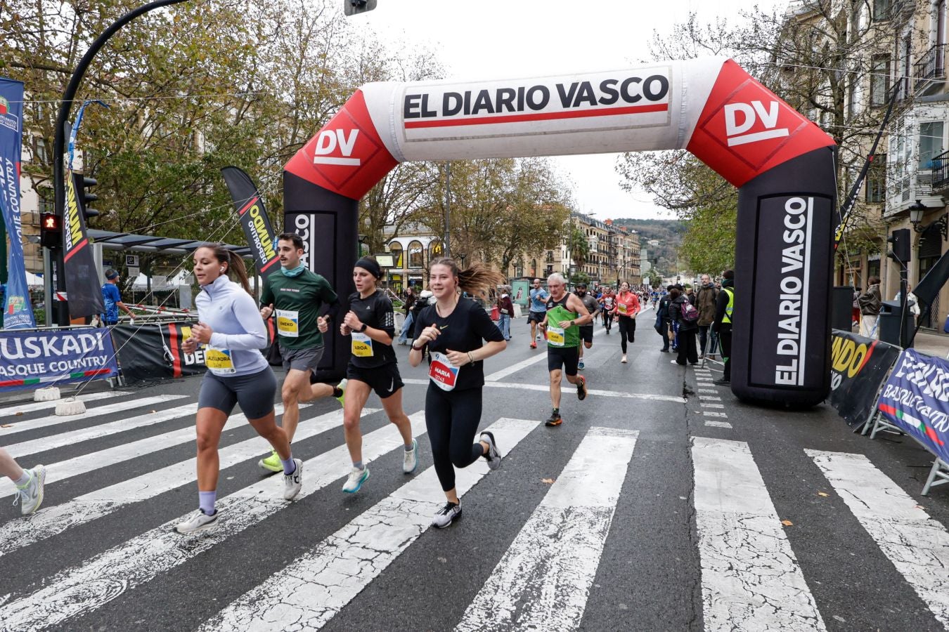 Los 42 kilómetros de la Zurich Maratón, en imágenes