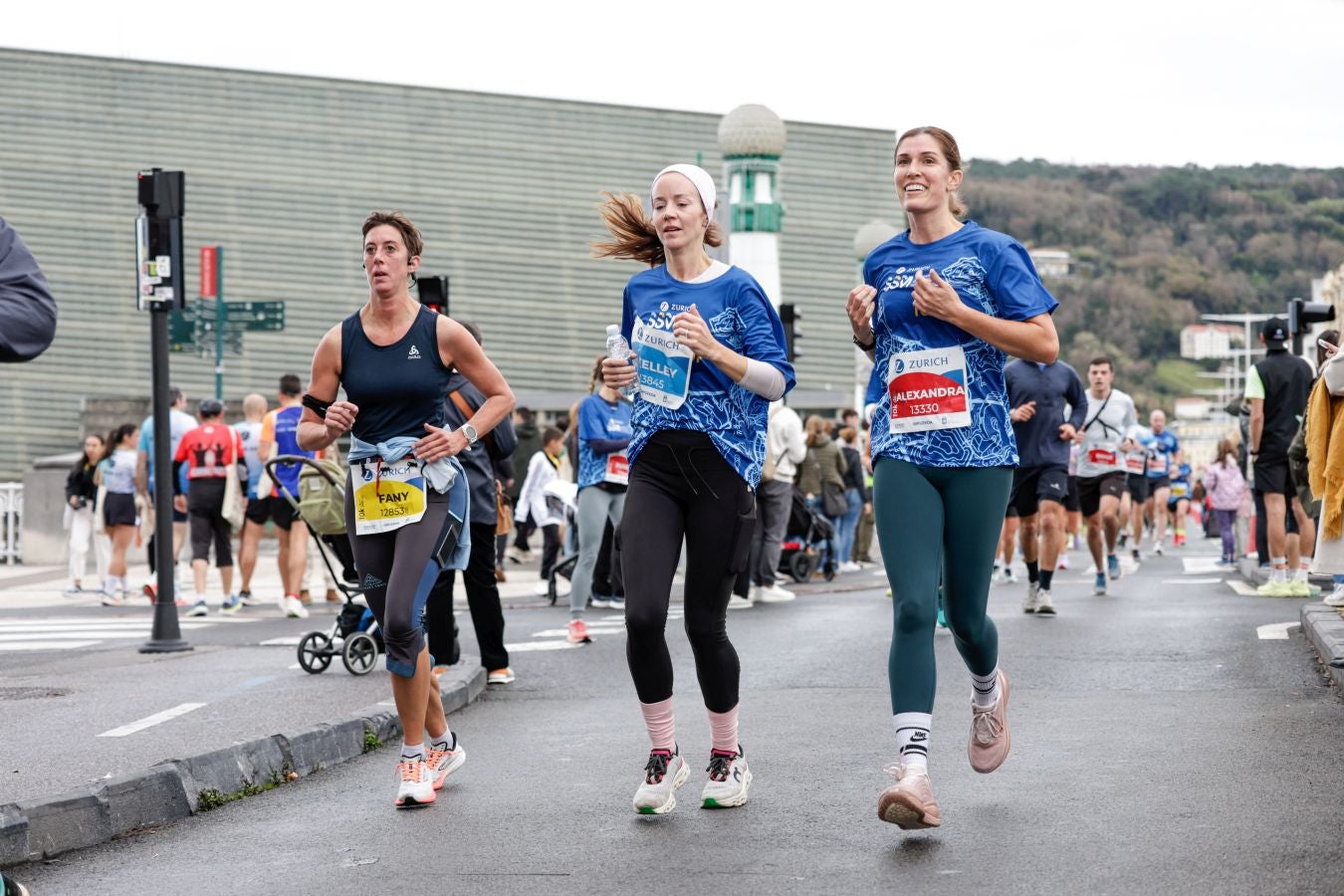 Los 42 kilómetros de la Zurich Maratón, en imágenes