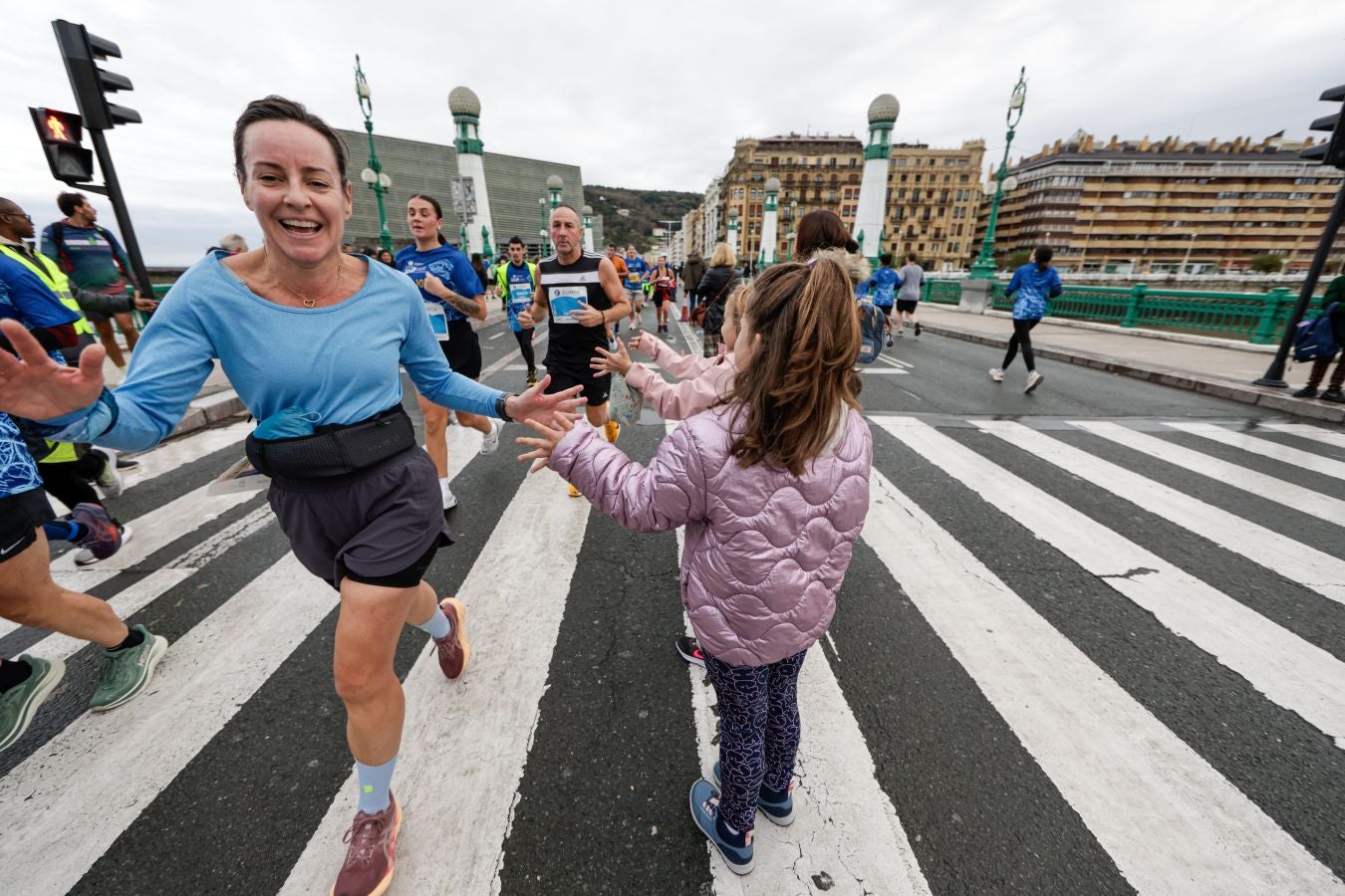 Los 42 kilómetros de la Zurich Maratón, en imágenes