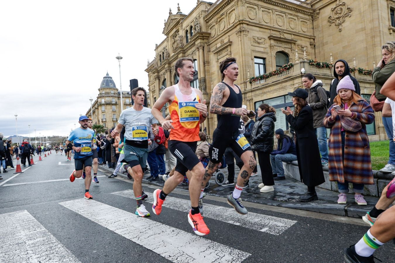 Los 42 kilómetros de la Zurich Maratón, en imágenes