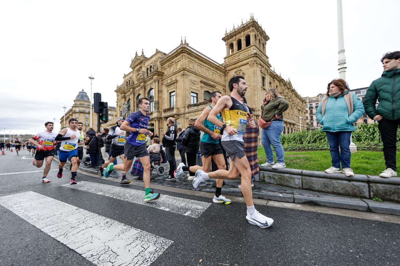 Los 42 kilómetros de la Zurich Maratón, en imágenes