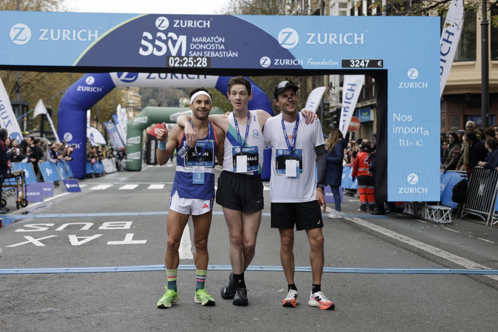 Los 42 kilómetros de la Zurich Maratón, en imágenes