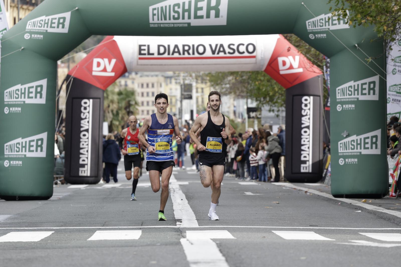 Los 42 kilómetros de la Zurich Maratón, en imágenes