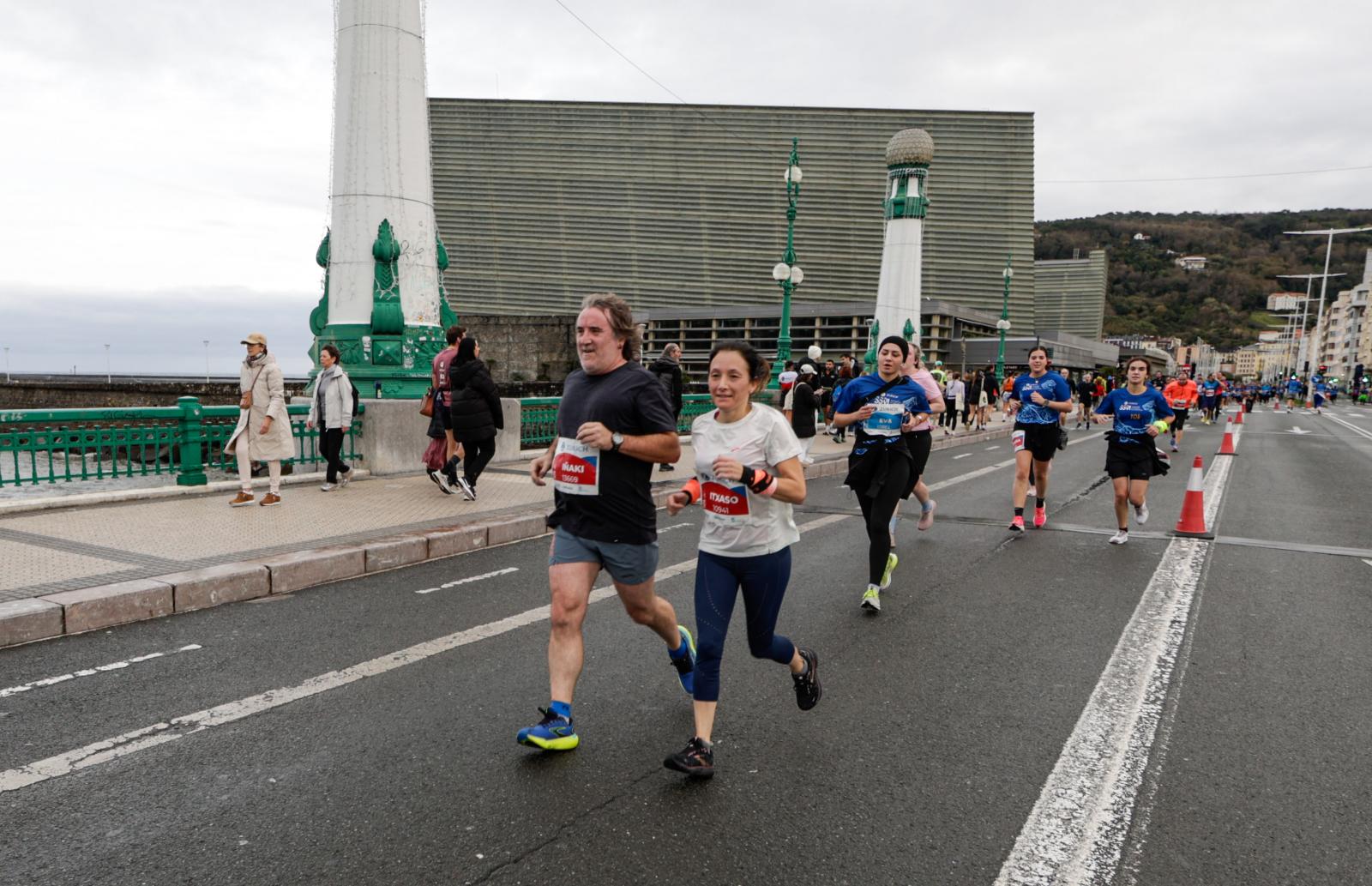Los 42 kilómetros de la Zurich Maratón, en imágenes
