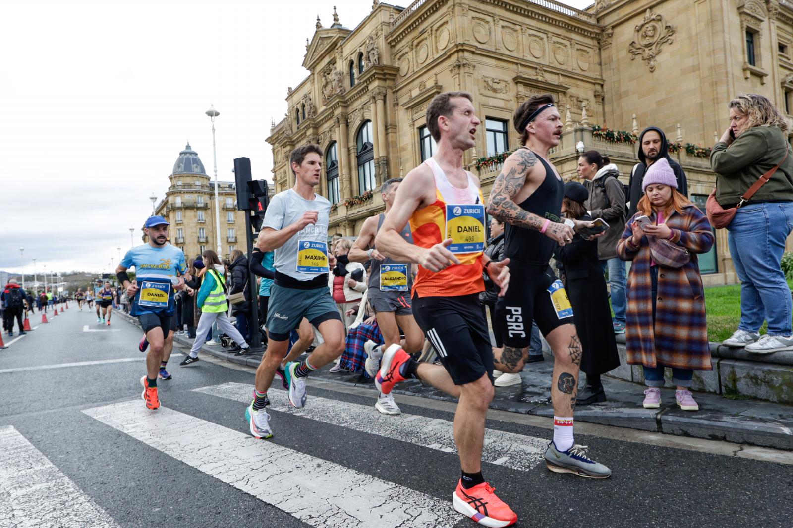 Los 42 kilómetros de la Zurich Maratón, en imágenes