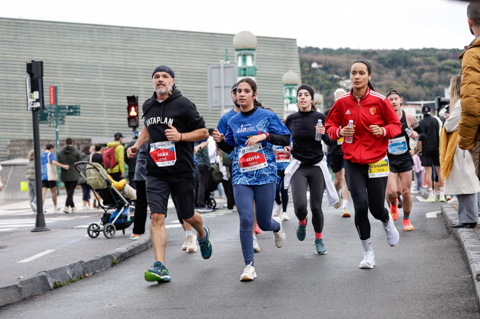 Los 42 kilómetros de la Zurich Maratón, en imágenes