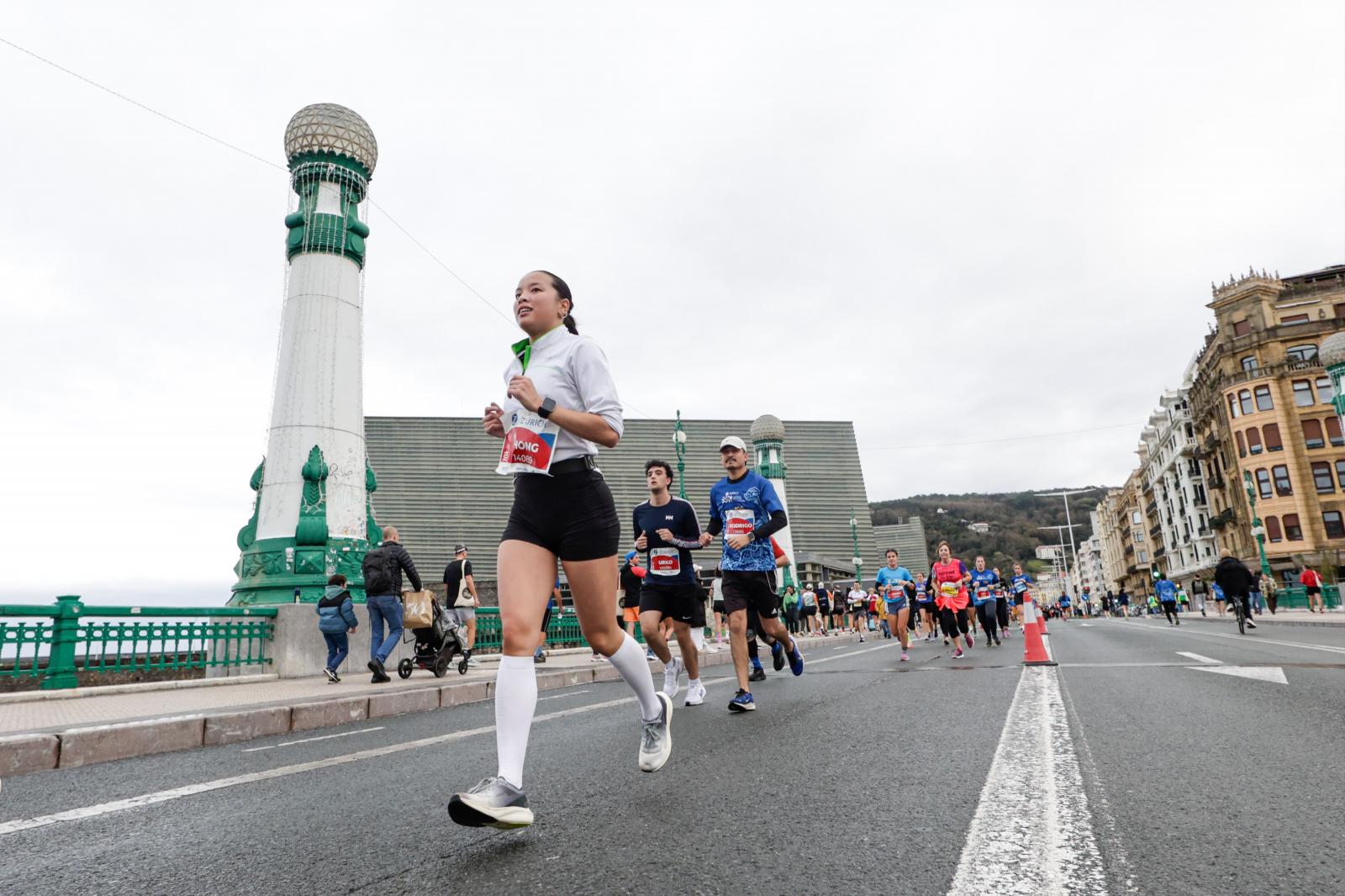 Los 42 kilómetros de la Zurich Maratón, en imágenes