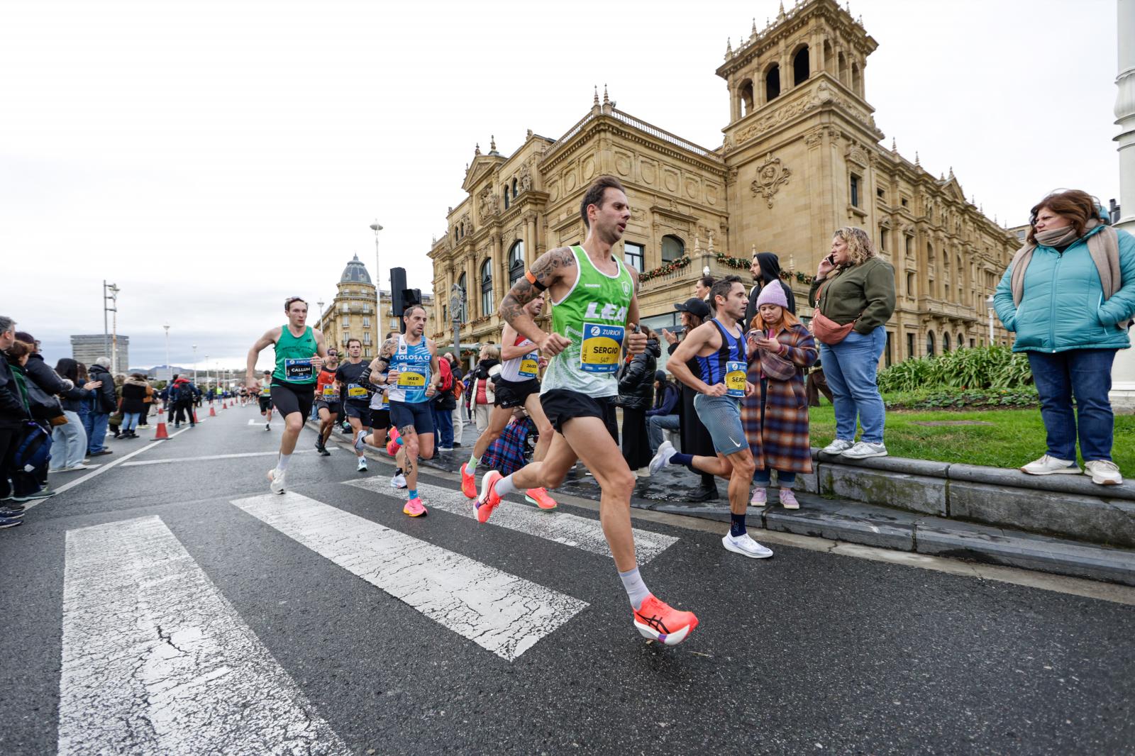 Los 42 kilómetros de la Zurich Maratón, en imágenes