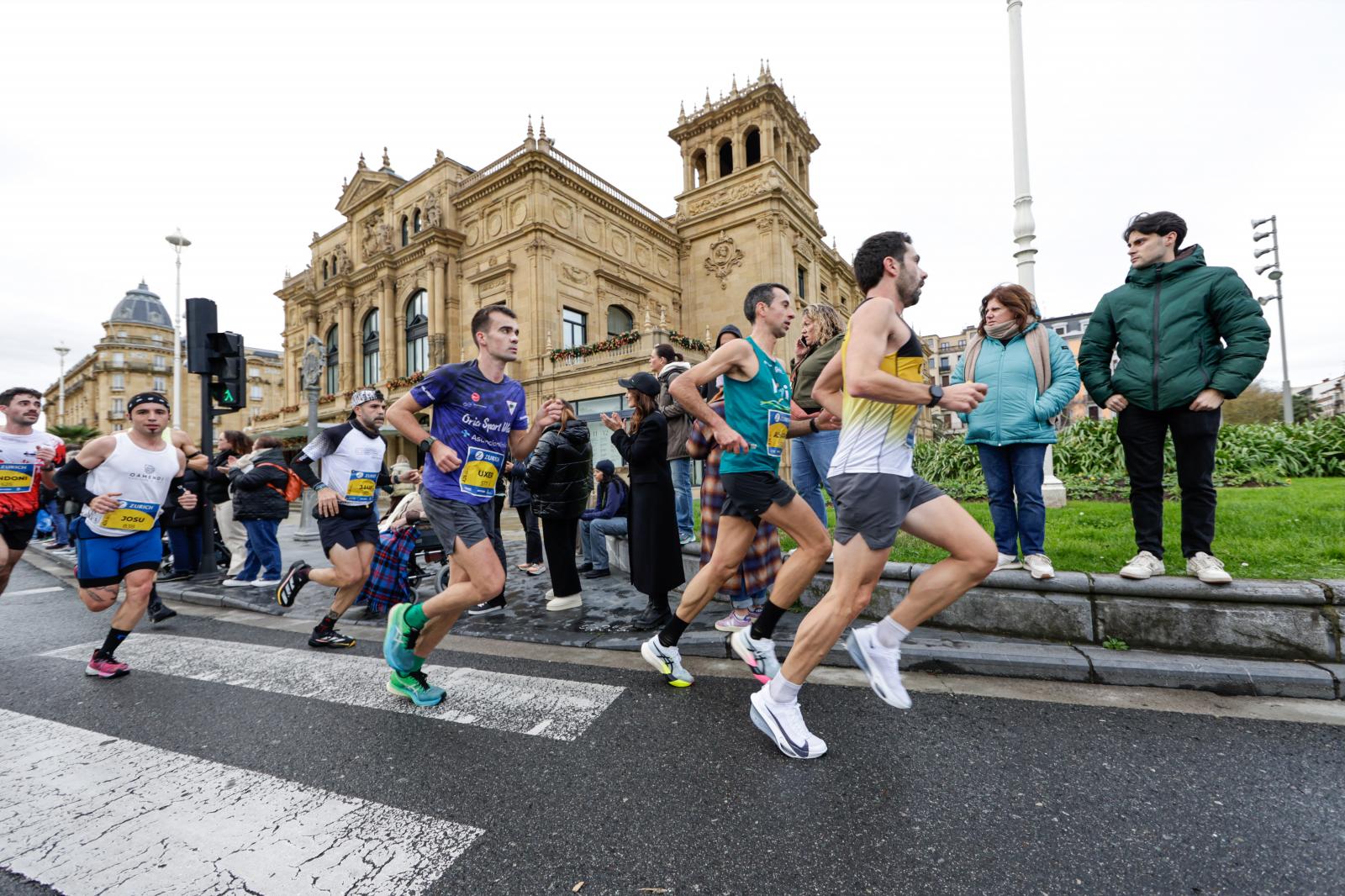 Los 42 kilómetros de la Zurich Maratón, en imágenes