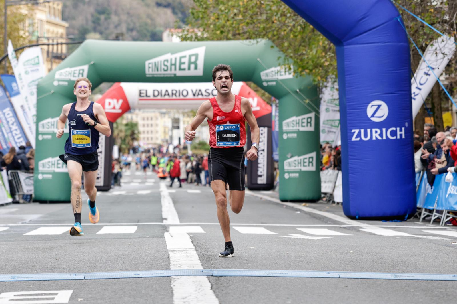 Los 42 kilómetros de la Zurich Maratón, en imágenes