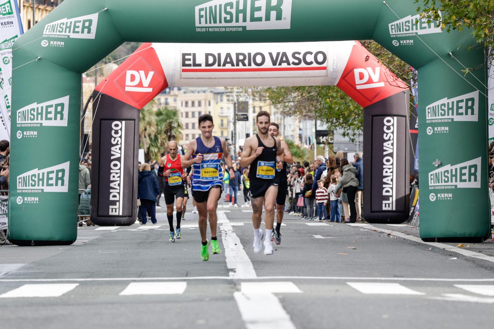 Los 42 kilómetros de la Zurich Maratón, en imágenes