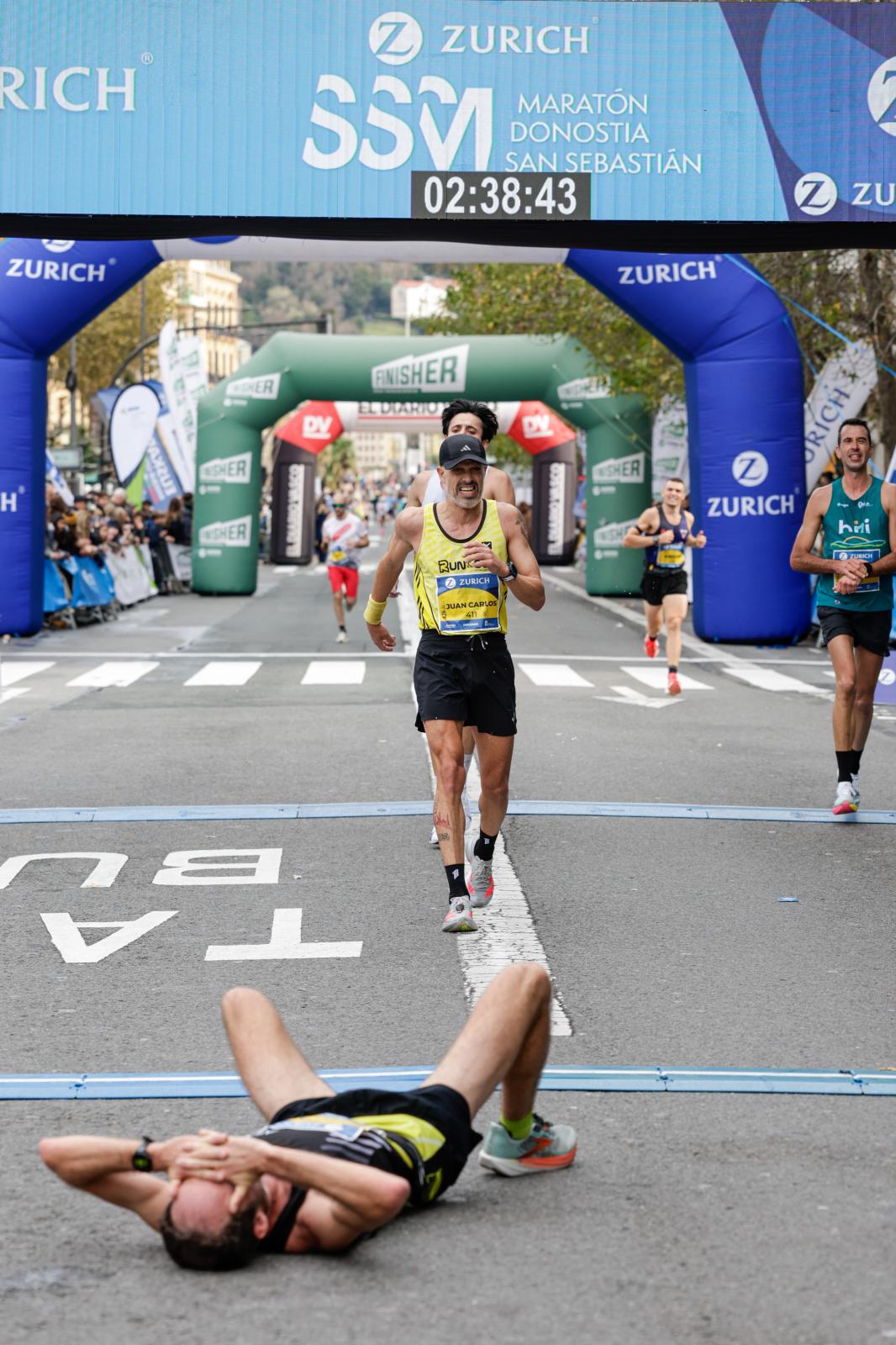 Los 42 kilómetros de la Zurich Maratón, en imágenes
