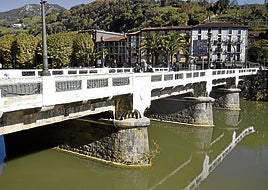 Vista parcial del actual Puente Nuevo, que será sustituido y los tolosarras podrán votar entre las alternativas planteadas.