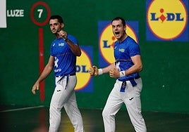 Albisu y Laso celebran la victoria este lunes en el Beotibar.