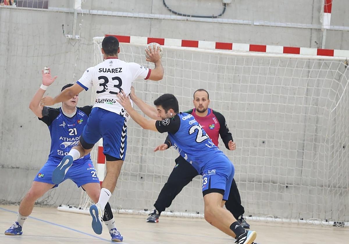 El primer equipo masculino se recompuso de su derrota ante el Zarautz con una victoria fuera.