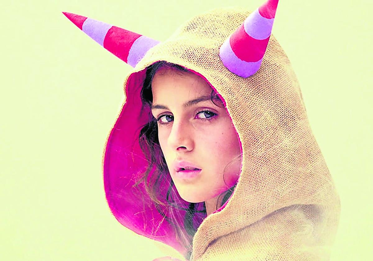 La debutante Aina Martínez, en el papel de Manuela en esta interesante serie.