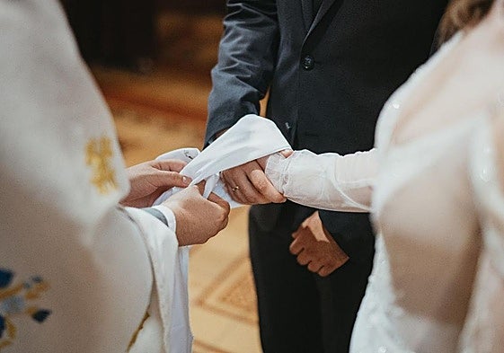 Oculta durante 16 años su matrimonio para cobrar 311.000 euros de pensión de viudedad: «La boda fue un paripé»